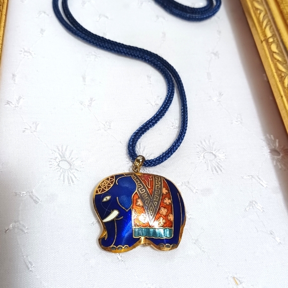 Jewelry - Vintage cloisonne blue elephant necklace